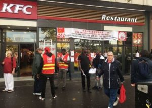 191004Grève-des-travailleurs-étrangers-en-situation-irrégulière-devant-un-fast-food-de-Paris-523x372